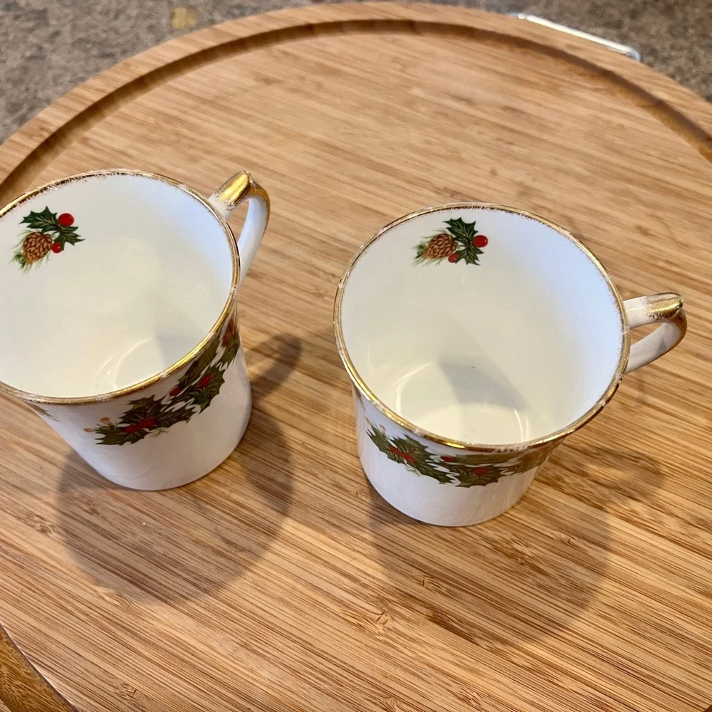 Rosina Queens Yuletide Mugs Cups Bone China England Coffee Tea Mugs Christmas